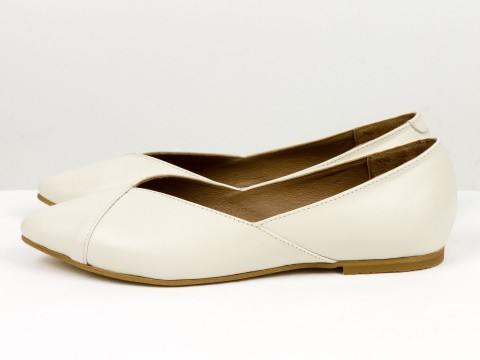 Жіночі туфлі на низькому ходу з натуральної шкіри молочного кольору, Т-2321-04
